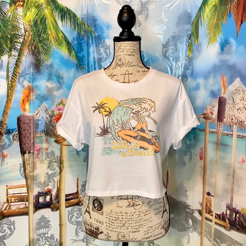 🍀 NWT! Life Is A Beach Skeleton Surfer Half Shirt